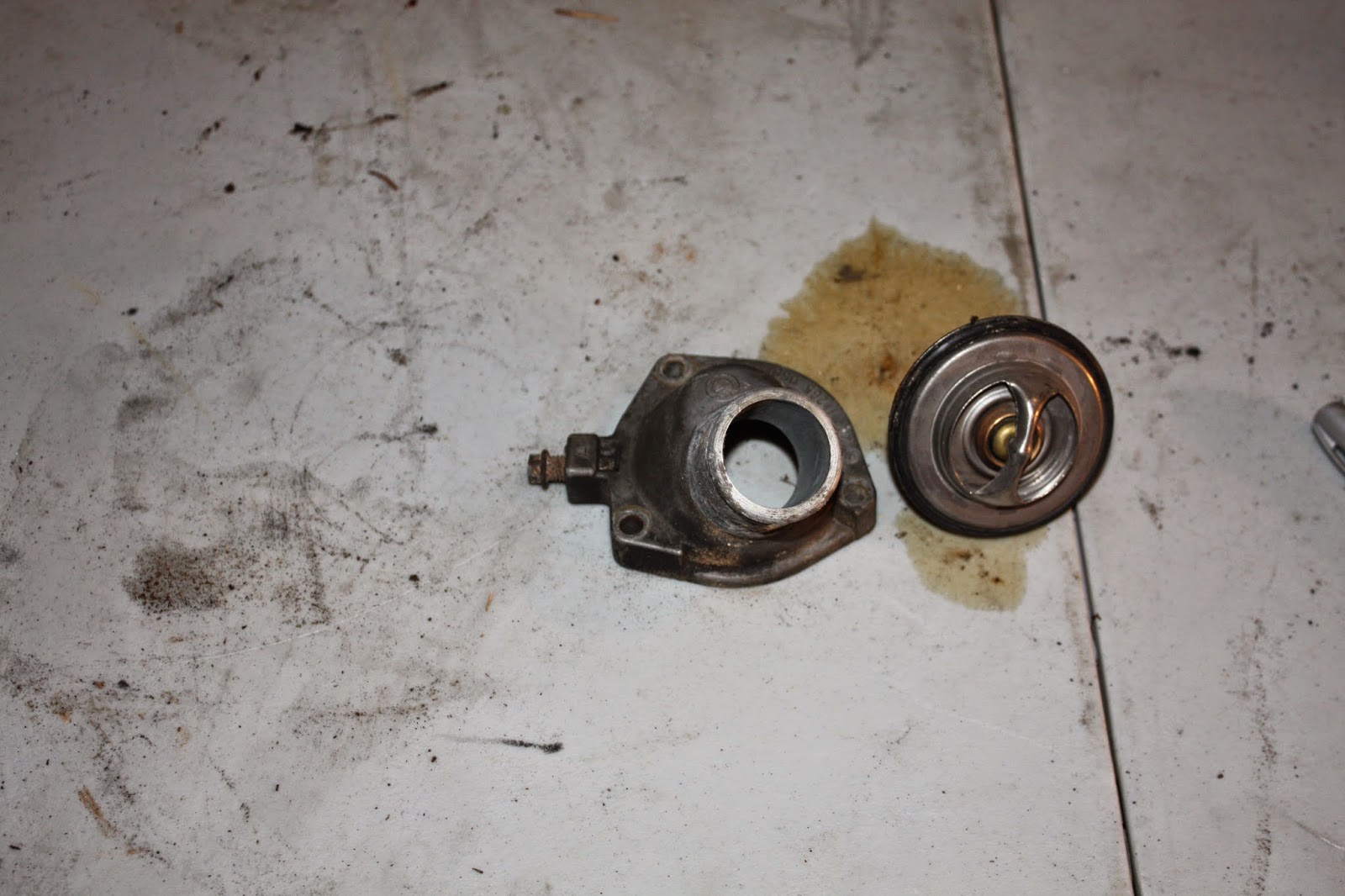 KrEvCon BMW Parts E30 Thermostat Cover and Thermostat
