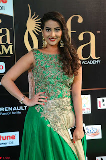 Manjusha in Beautiful Sleeveless Green Anarkali dress at IIFA Utsavam Awards 002