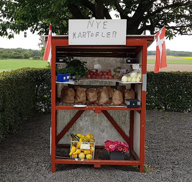 Träumen von Bornholm: 10 Dinge, nach denen wir uns sehnen. Einkaufen an den Bornholmer Straßenständen ist ein Muss auf der dänischen Insel und macht Spaß.