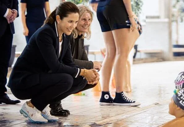 Crown Princess Mary wore a navy blazer and trousers from Hugo Boss. Agnesy Regular fit jacket and Hefena trousers. Nike fly trainers