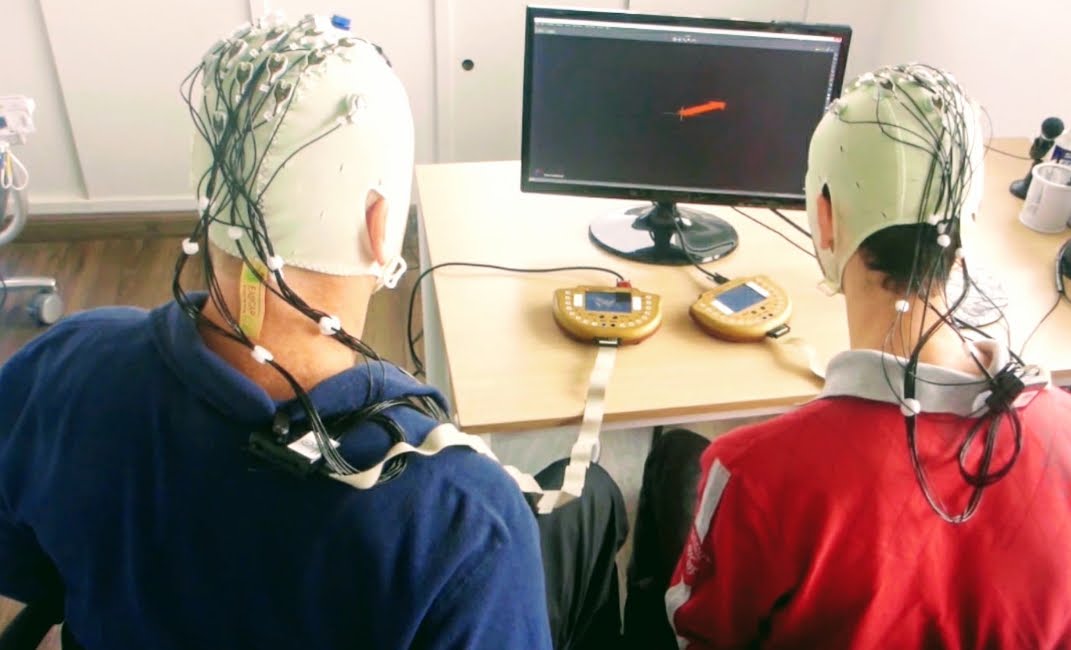 Neuroscienze: prima connessione di cervelli di tre persone.