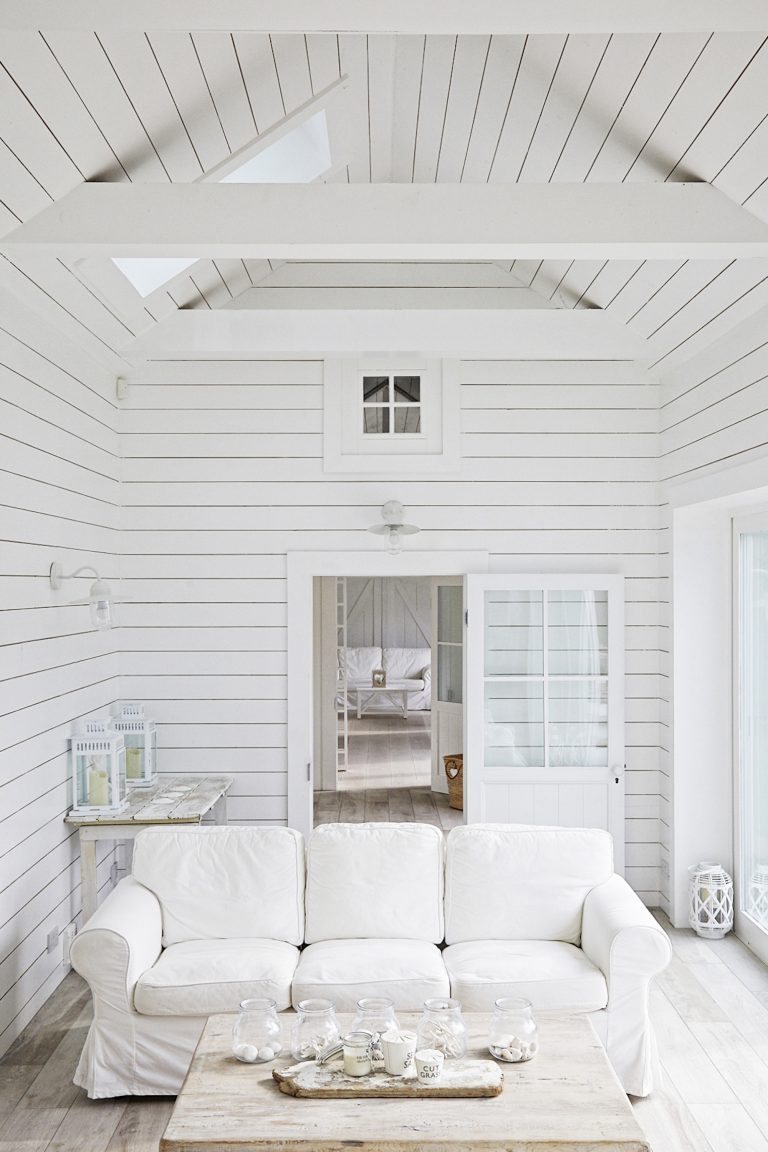 English Charm: White, Wonderful and Shabby Chic