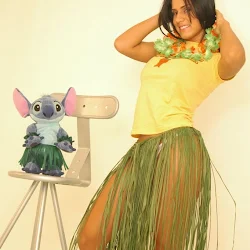 Andrea Rincon, Selena Spice Galer&iacute;a 13: Hawaiana Camiseta Amarilla Foto 32