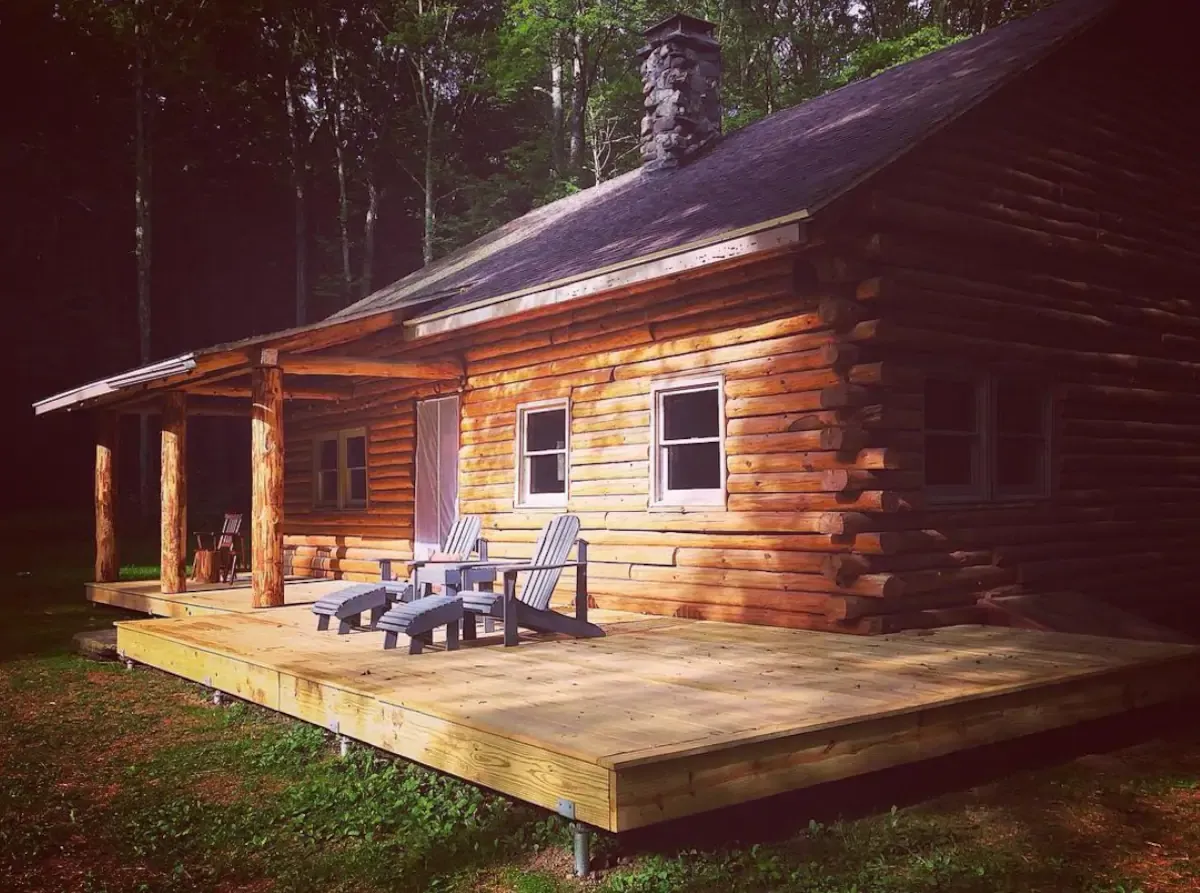 Log-Cabin-available-for-rent-on-airbnb-in-new-york-front-deck