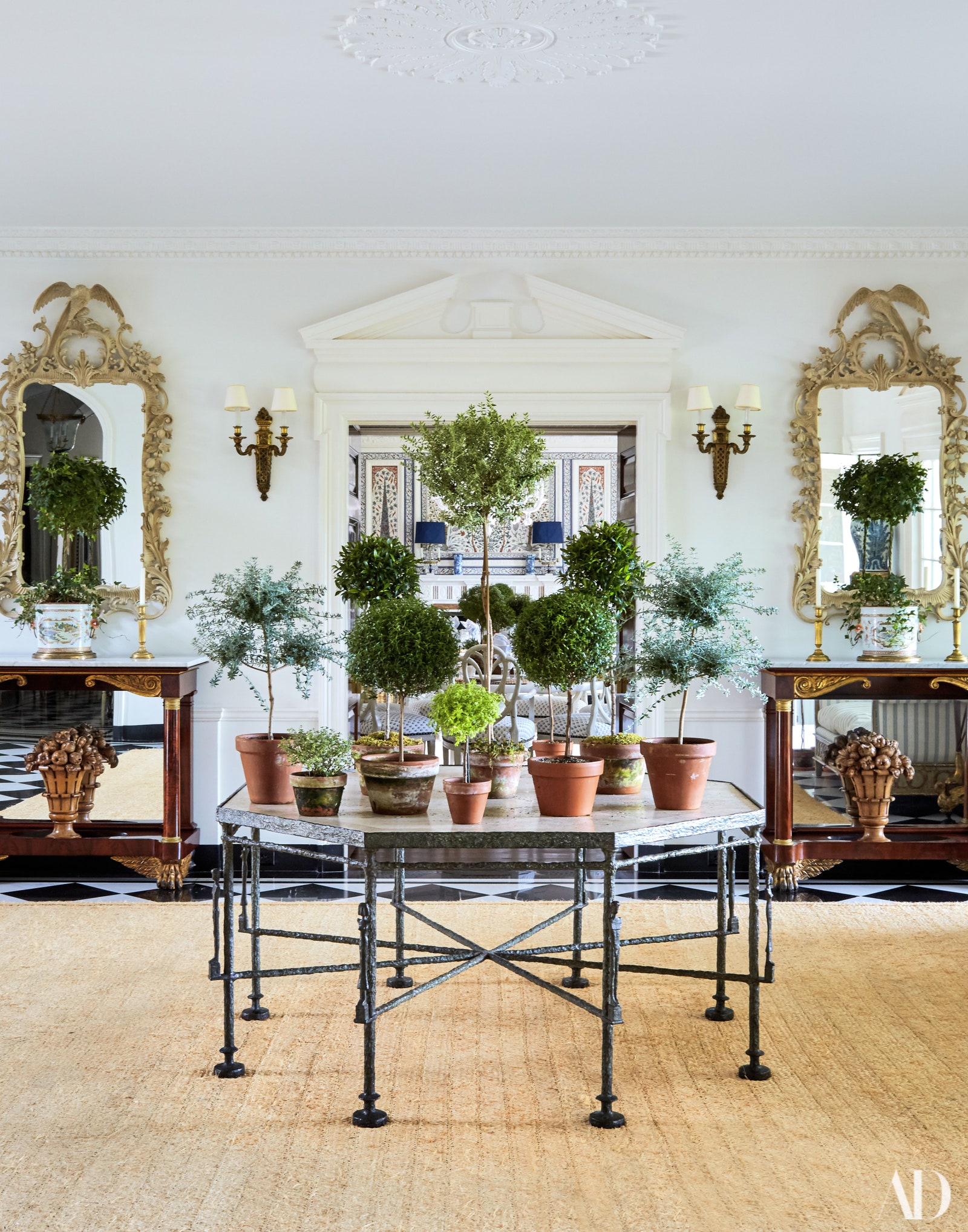 Décor Inspiration | At Home With: Tory Burch, Southampton