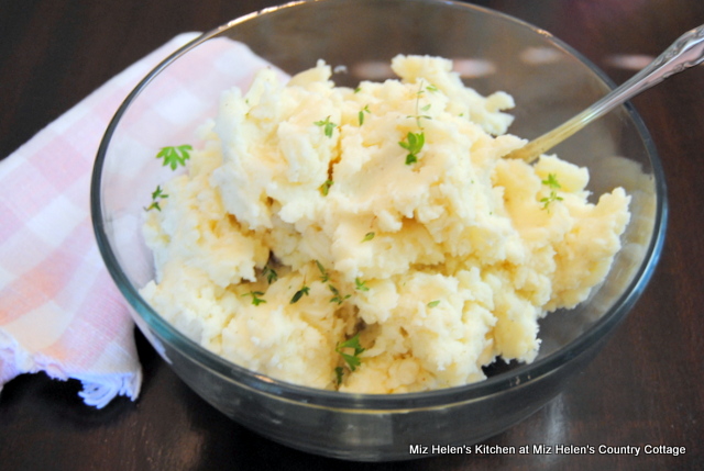 Garlic Butter Mashed Potatoes at Miz Helen's Country Cottage