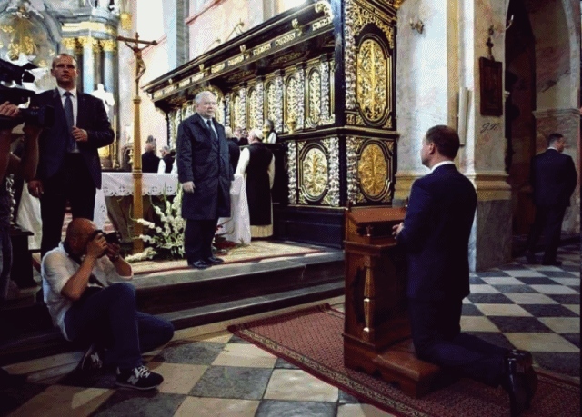 [Obrazek: modl%25C4%2585cy%2Bsi%25C4%2599%2Bduda%2Bx%2B640.jpg]