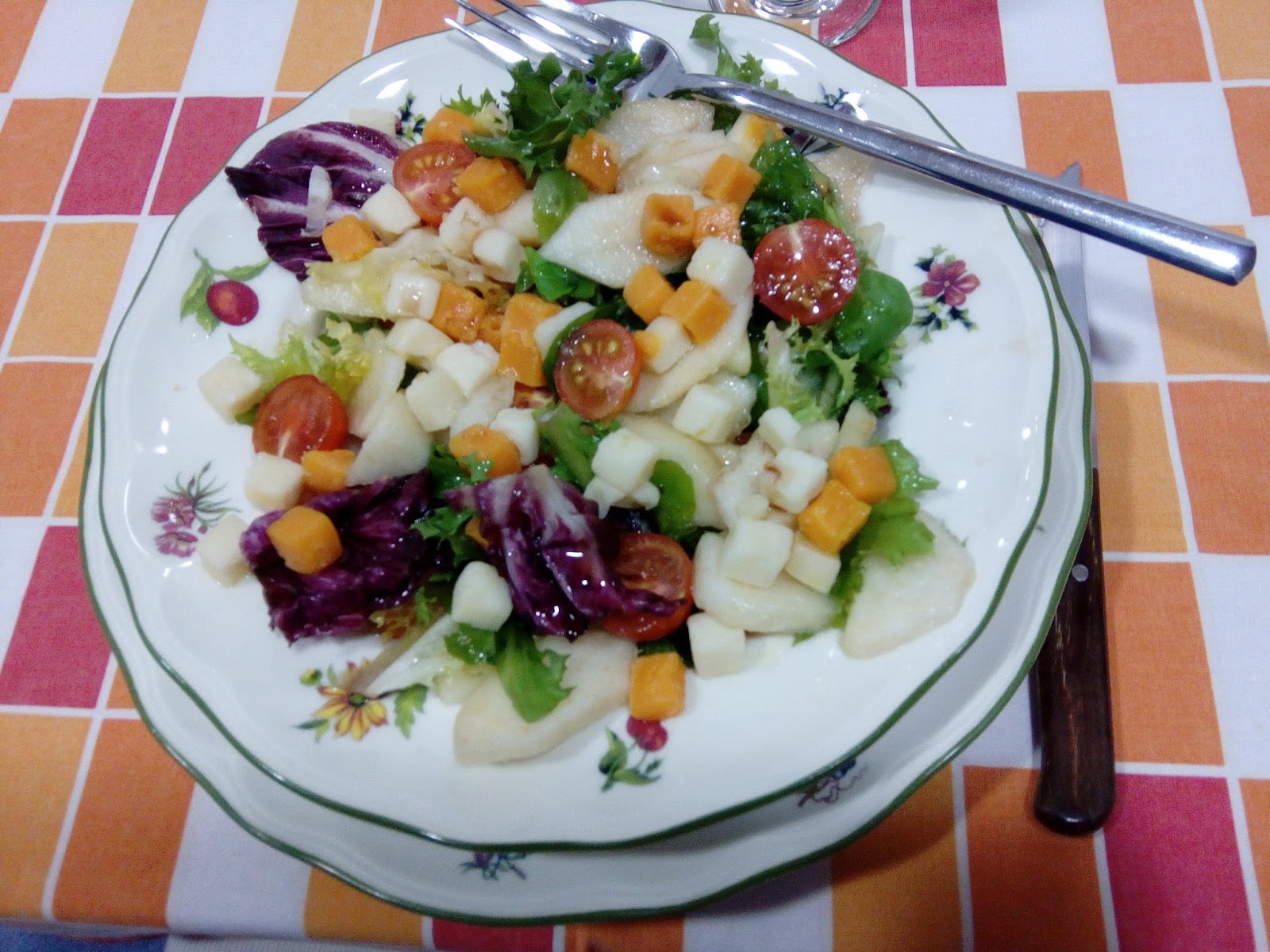 Cocinando con Xiana Ensalada con peras y taquitos de queso