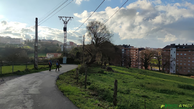 Entrando al barrio de Villafría de Oviedo