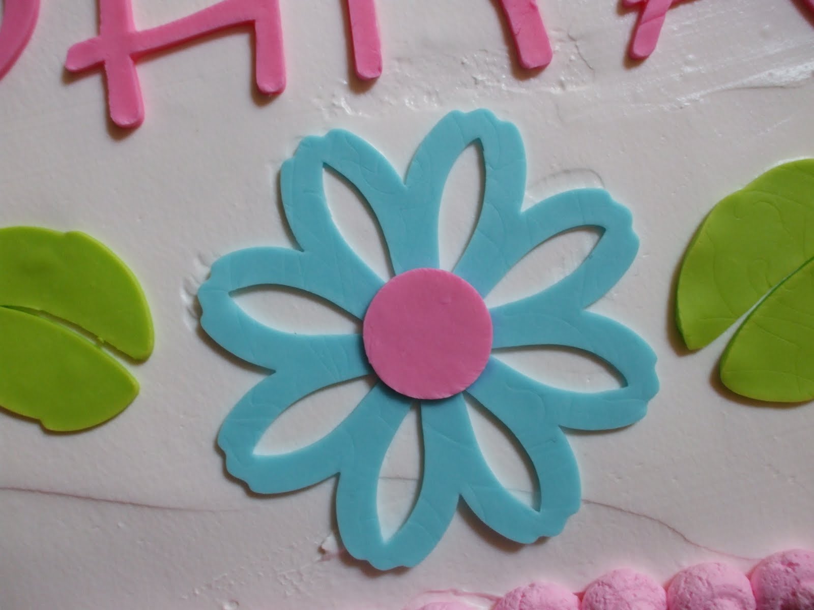 The Simple Cake Using The Cricut Cake Mini