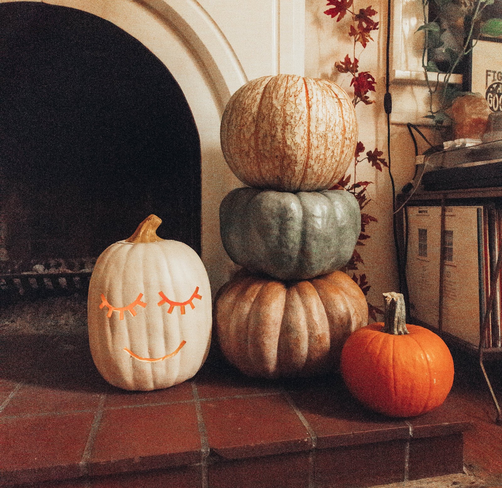 diy-cute-eyelash-pumpkin-5-free-pumpkin-carving-templates
