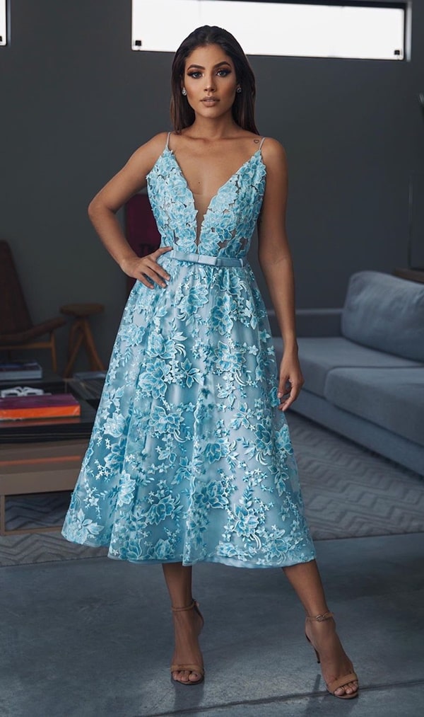 vestido midi azul claro para madrinha de casamento