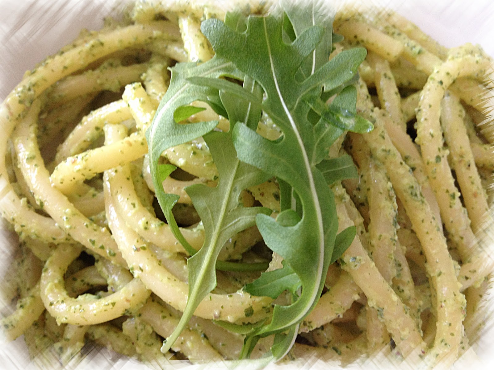 Cucinando con Ele Primi Bucatini al pesto di rucola e philadelphia