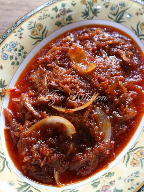 Nasi Lemak Kukus Dengan Sambal Tumis Ikan Bilis 