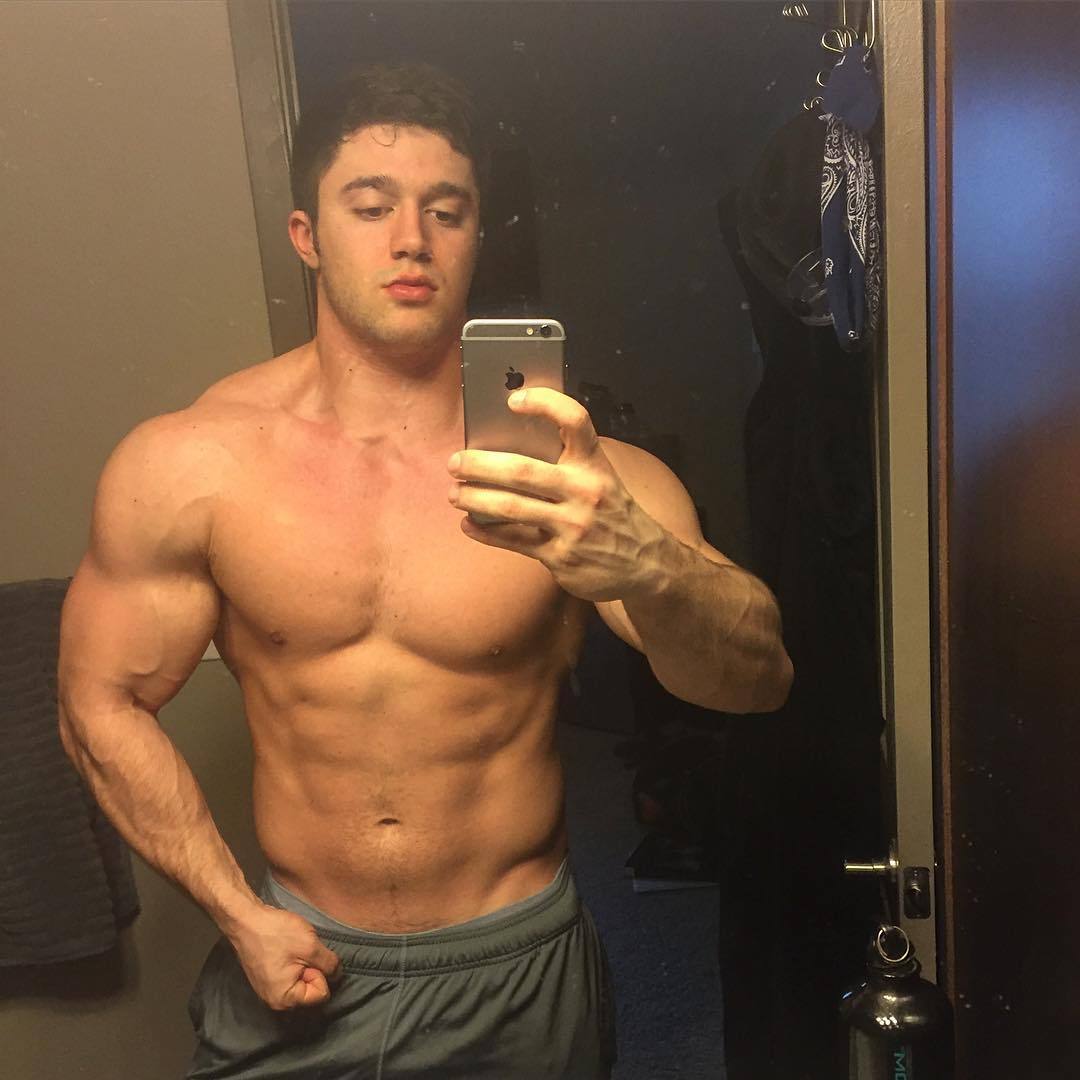 sexy-beefy-shirtless-men-blake-mouyassar-straight-swole-hunk-selfie