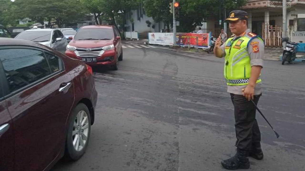 Atasi Kemacetan Waktu Hujan, Kapolres Manado Ambil Tindakan Atur Lalulintas
