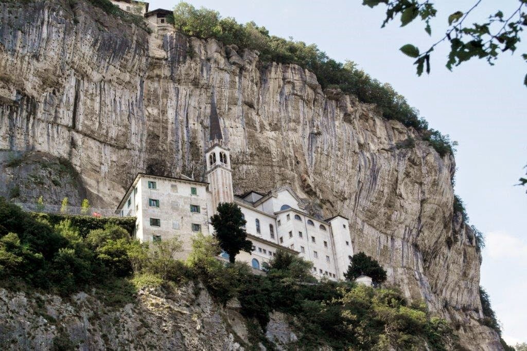 Allegre Marmotte ® domenica 31 agosto al santuario Madonna della Corona (VR) quanti scalini! Allegre Marmotte ® domenica 31 agosto al santuario Madonna della Corona (VR) quanti scalini!