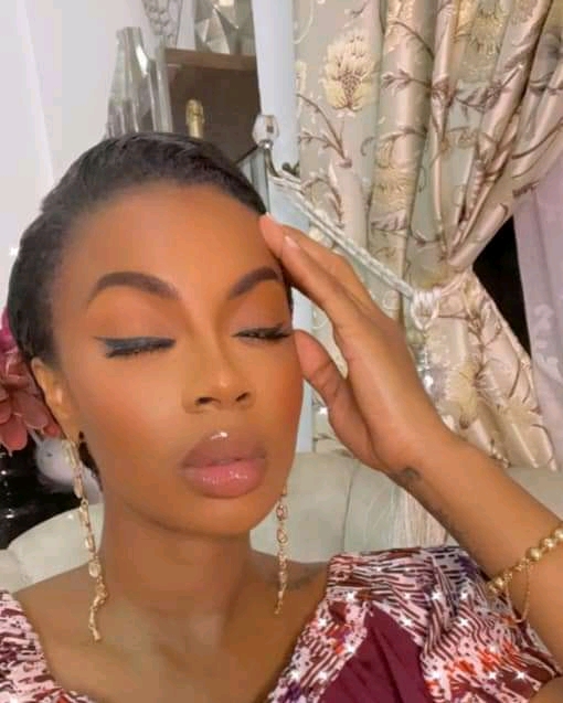 Coco Emilia révèle la date de son accouchement k