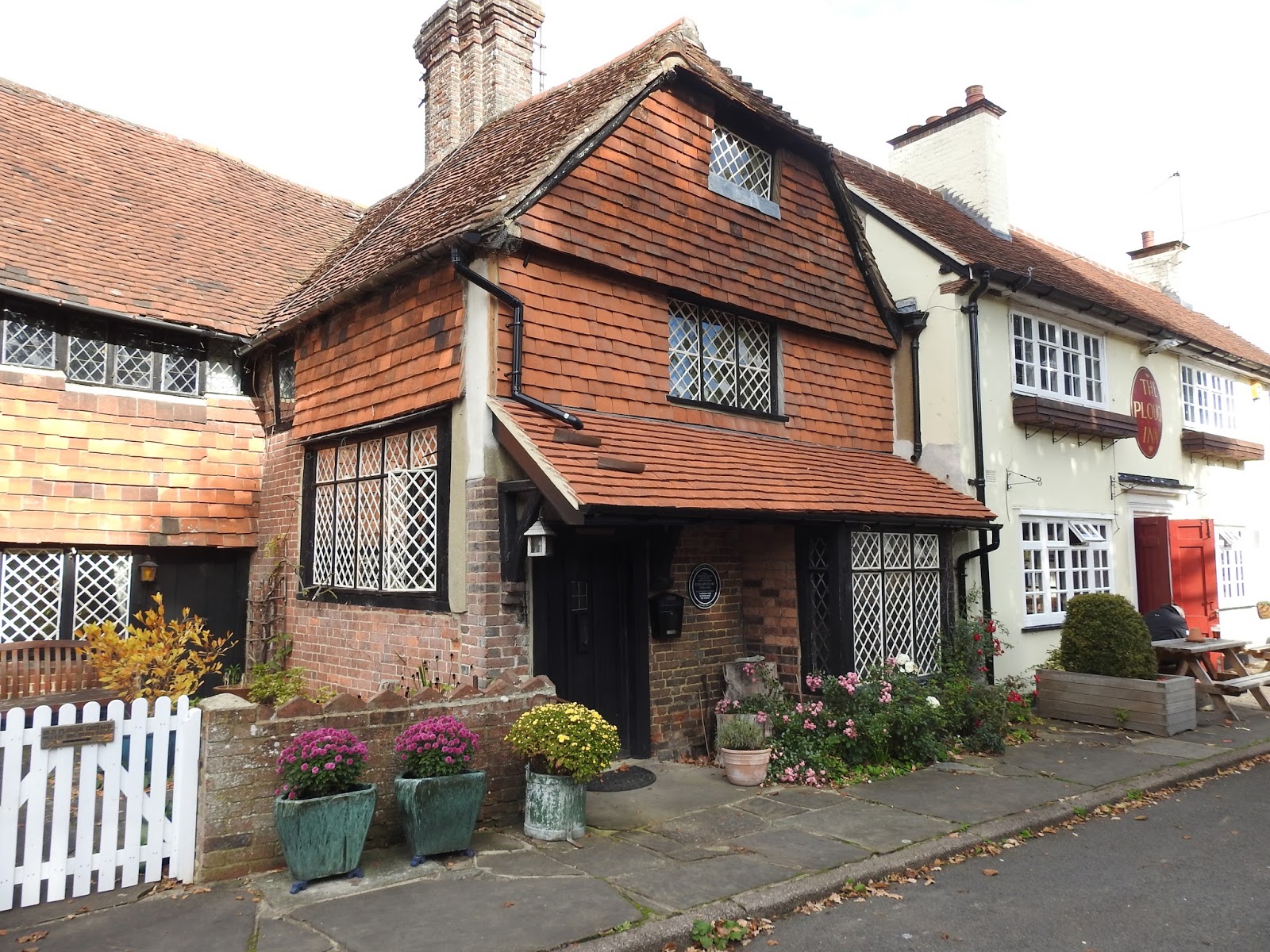 Crawley Old Town THIRTEEN PICTURES Harrow Cottage/Old Plough Cottage