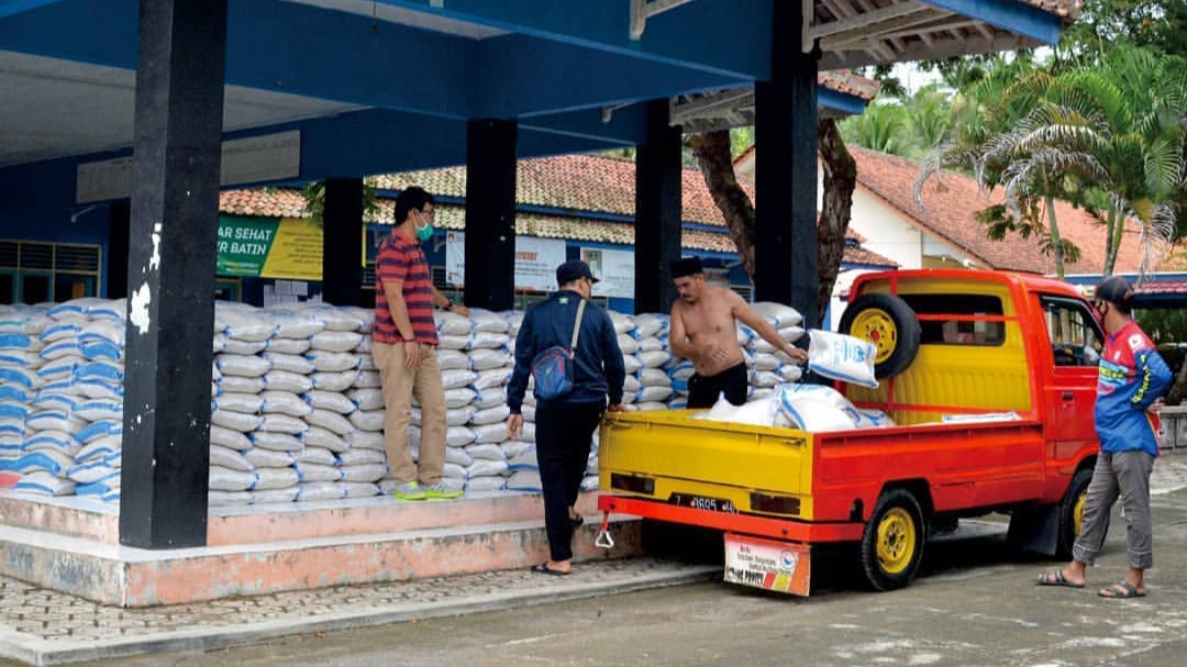 Pendistribusian Sembako dari Pemkab Pangandaran