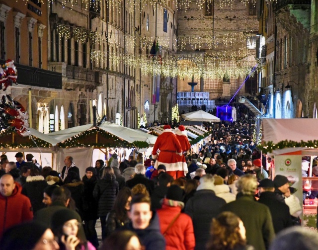 Mercatini di Natale a Perugia - Corso Vannucci - Poracci In Viaggio mercatini-di-natale-perugia-corso-vannucci-poracci-in-viaggio