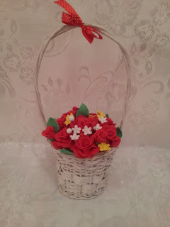 Cosulet cu trandafiri din zahar