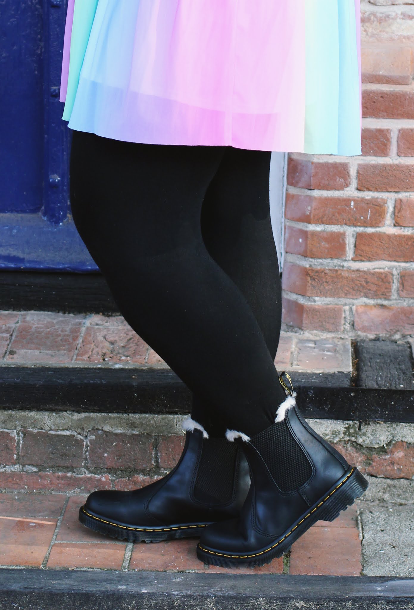 Disse prioritet Arctic Becky Bedbug: OOTD: Rainbow Skirt & Dr Martens Leonore Chelsea Boots