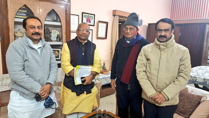 पूर्व केन्द्रीय मंत्री डा सी पी ठाकुर एवं राज्यसभा सांसद ने बरौनी के बारे में उप मुख्यमंत्री से भेट की।