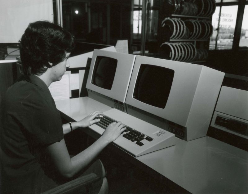 Vintage photos show the workplace and offices of the past  1970s 1980s - 38