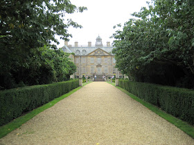 The walk up to the rear of Belton House © regencyhistory.net
