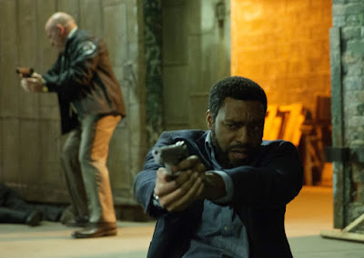 Chiwetel Ejiofor and Dean Norris in Secret in Their Eyes