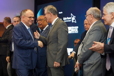 Governo adota medidas para diminuir preço do gás natural no estado Governo adota medidas para diminuir preço do gás natural no estado