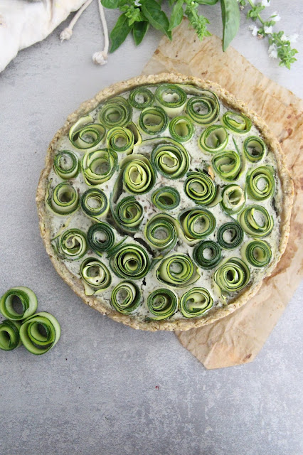 Cuillère et saladier : Tarte fleur courgette-basilic