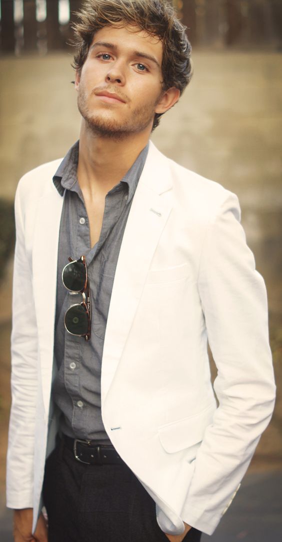 Look great in the White Blazers for men / geeks fashion