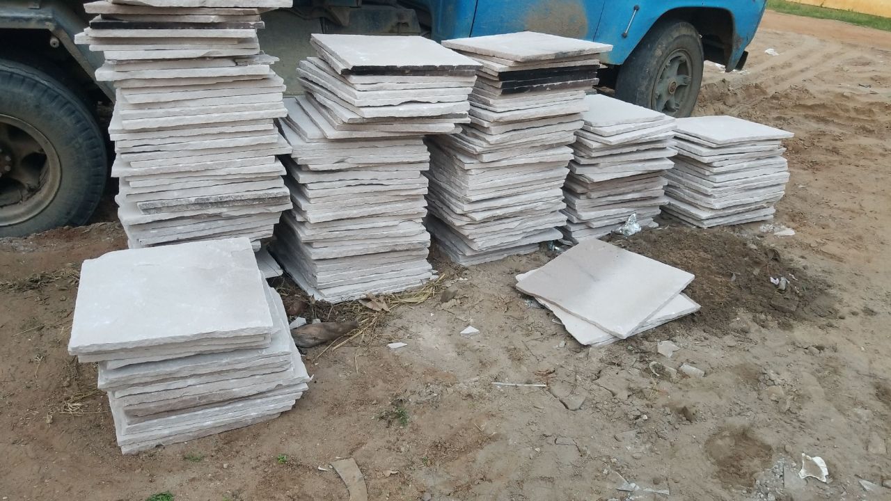 Arenito extraído ilegalmente é apreendido pela Secretaria de Meio Ambiente em Jacobina