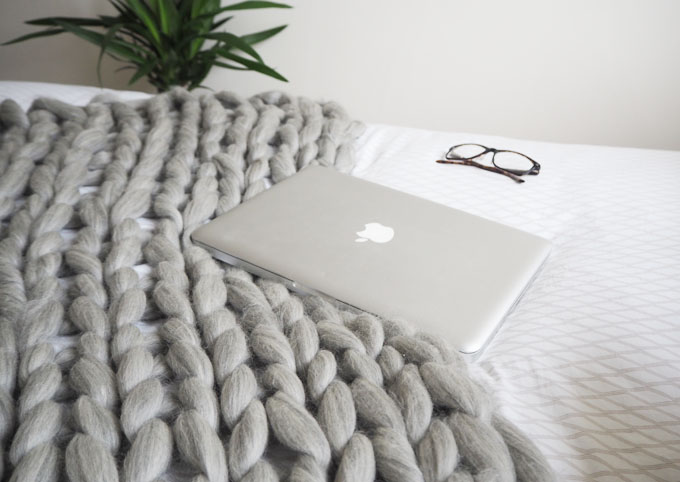 DIY | Arm Knitted Cosy Chunky Blanket - Made Up Style