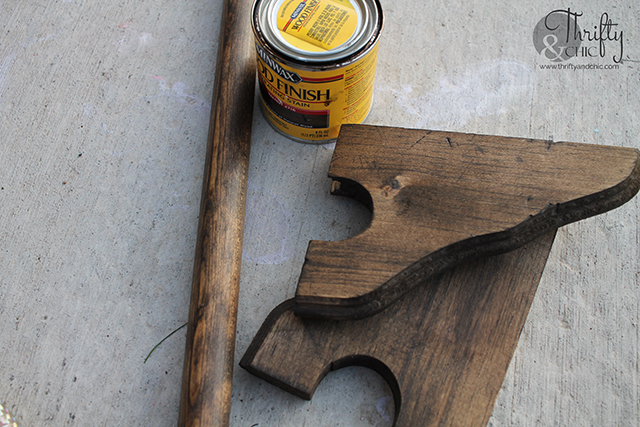 DIY Farmhouse Curtain Rod. DIY curtain rod and hardware. DIY farmhouse curtains. How to make a curtain rod. White and wood farmhouse decor. Gallery wall ideas. DIY farmhouse decor and decorating ideas.