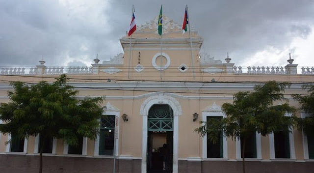 Prefeito de Vitória da Conquista corta 20% do próprio salário