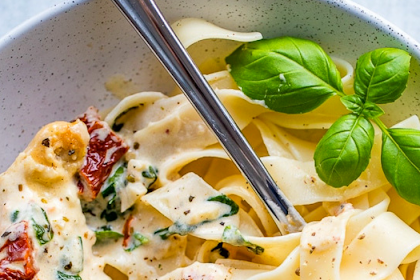 Creamy Tuscan Chicken With Spinach and Sun-Dried Tomators