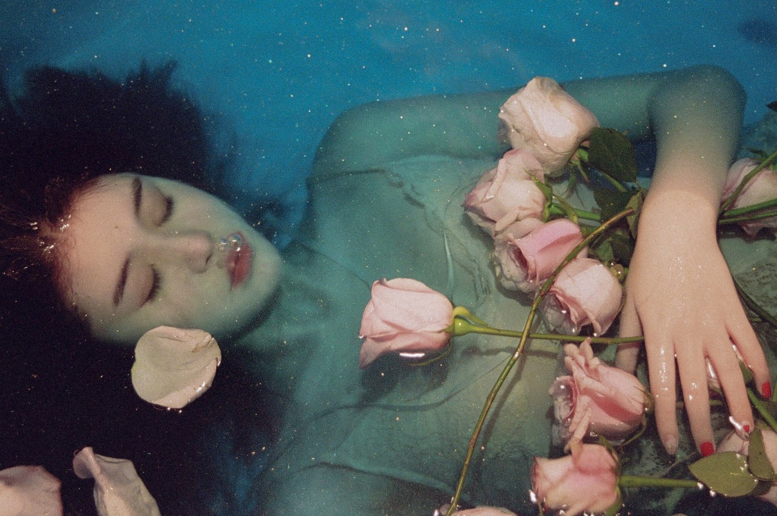 Gallery - Chinese model - Beautiful girl and Roses - P4