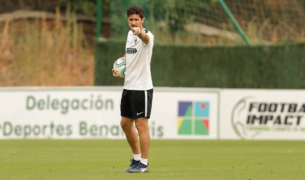 Víctor Sánchez - Málaga -: "Tenemos un contrato firmado con el club que es sagrado"