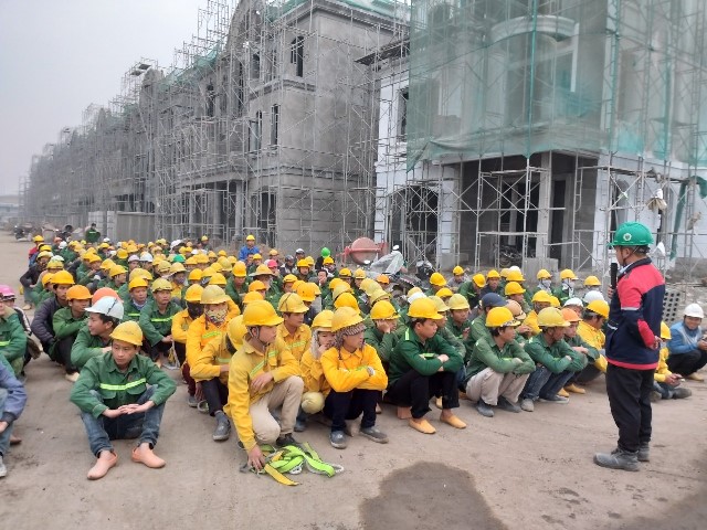 Công nhân xây dựng tại công trình của Coteccons