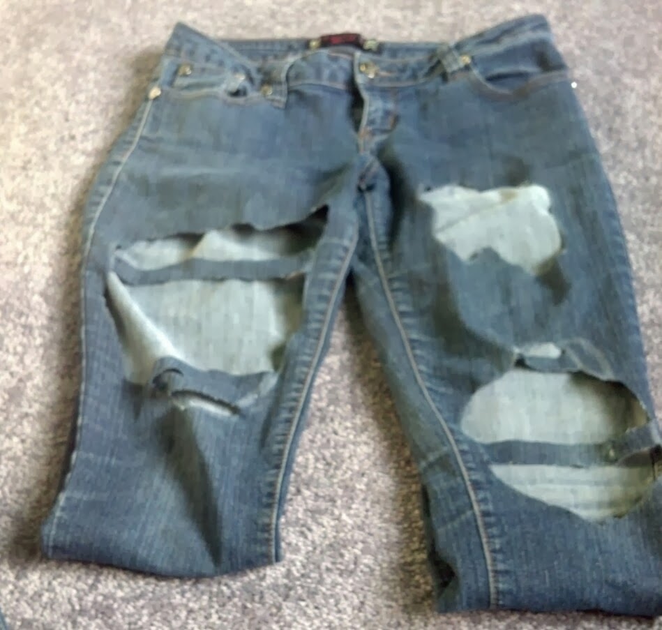 StephanieEspina D.I.Y all the time! Upcycle old pair of jeans