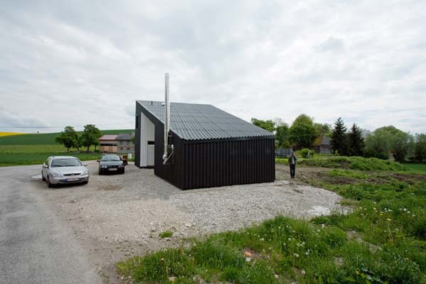 Hogares Frescos: Interesante Arquitectura Minimalista en un Paisaje Rural.