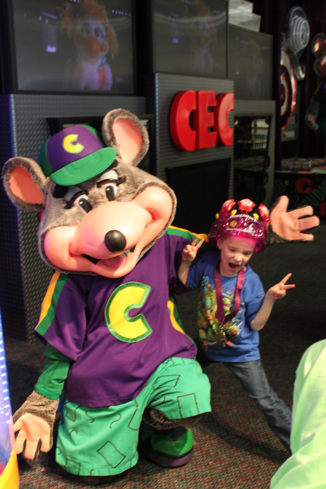 ресторан чаки чиз в 80. Chuck e cheese s. чаки чиз джаспер. офис чаки чиз. кафе чаки чиз.