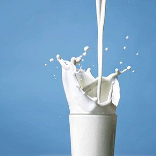 Sữa tươi giảm nguy cơ đột quỵ và đau tim