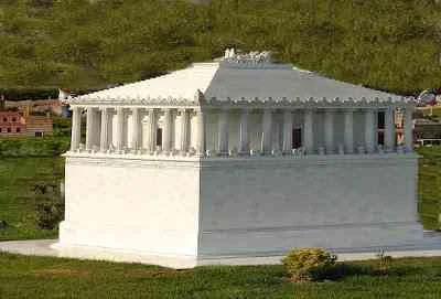 Seven-Wonders-of-the-Ancient-World-Mausoleum-at-Halicarnassus-عجائب-الدنيا-السبع-ضريح-موسولوس