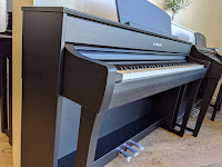 Yamaha CLP-745 digital piano