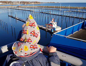 Ahoi, Schilksee! Ein Familien-Ausflug im Winter mit Strand, Hafen und Spielplatz. Unsere Kinder finden den Blick vom Olympiaturm toll.