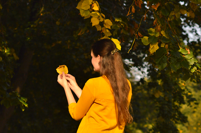 almost autumn, autumnal vibe, georgiana quaint, autumnal feed, autumn inspired, yellow outfit
